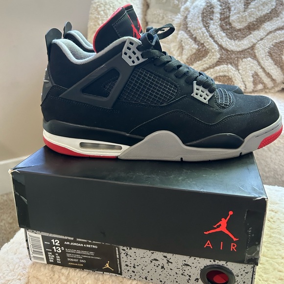 Jordan 4 Retro Bred (2019) - Picture 1 of 9
